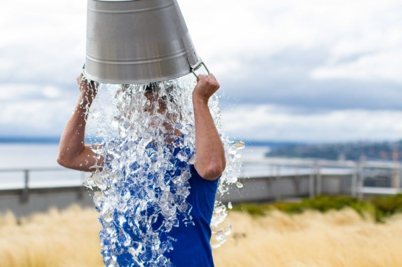 Vuelve el Ice Bucket Challenge; busca abordar la salud mental