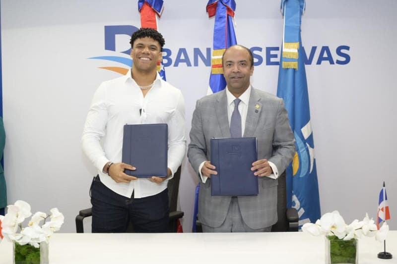 «Vengo del barrio» Juan Soto honrado de ser embajador del banco de Reservas