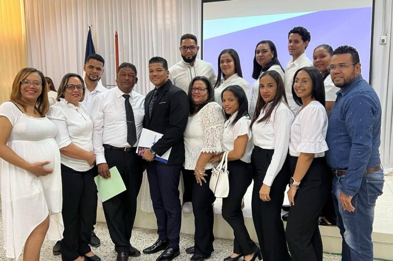 Docentes del Liceo Jaime Molina Mota se gradúan en diplomado sobre Tecnología y Aprendizaje