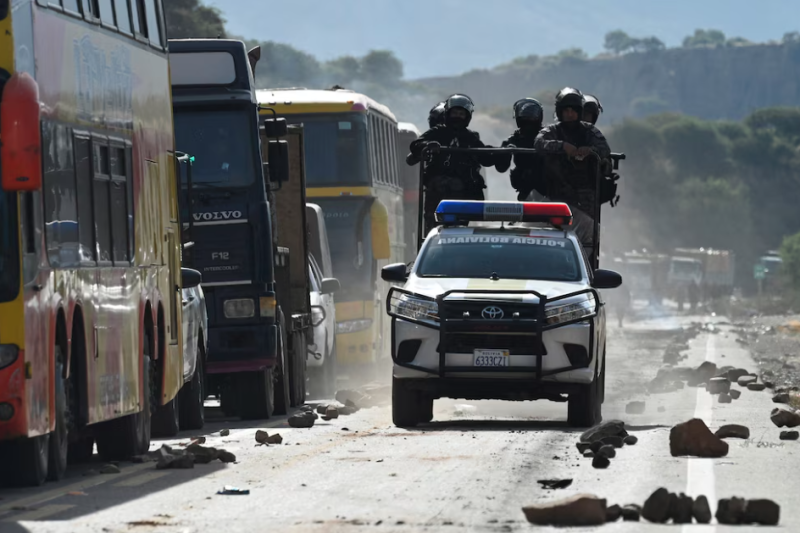 Al menos un policía murió en choques con seguidores de Evo Morales