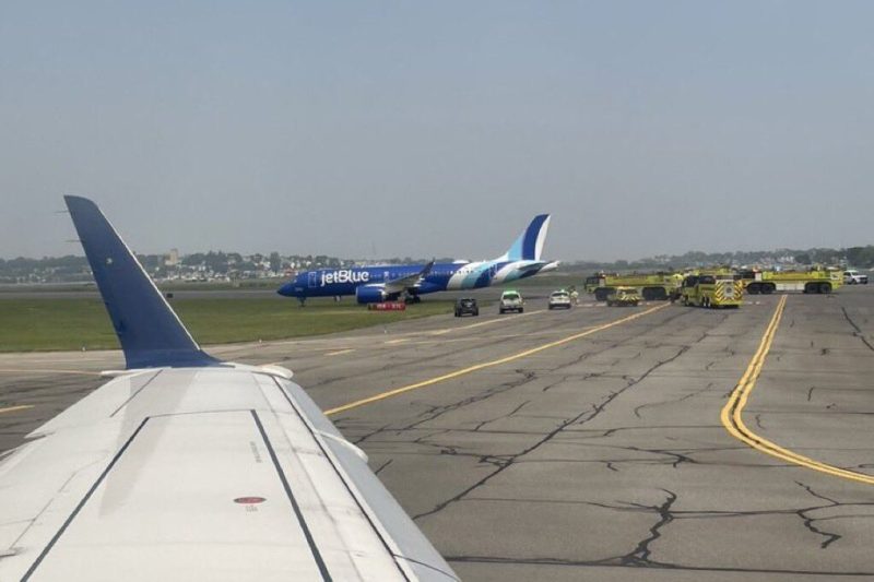 Avión de JetBlue termina en el césped tras aterrizaje en Boston