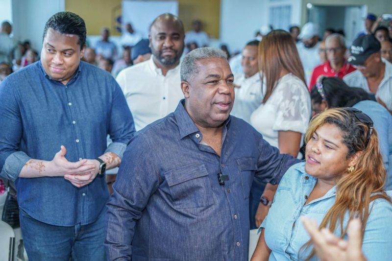 Tony Peña intensifica su agenda política con recorridos por Los Alcarrizos, Pedro Brand y Santo Domingo Este