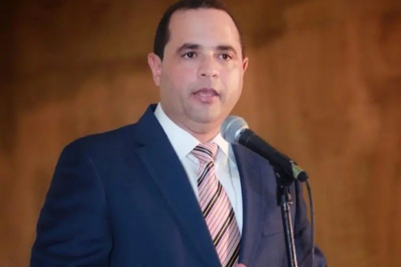 Manuel Crespo: “Abinader solo buscaba fotos con ex presidentes”