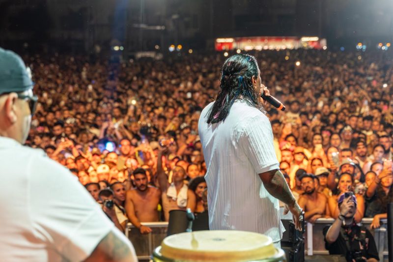Omega brilla en el Alien Sound Festival de Italia ante más de 20 mil personas; el merenguero urbano llevó su música a Nápoles como parte de su gira por Europa