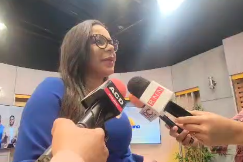 Colombia Alcántara celebra aniversario del programa «Una Nueva Mañana”; anuncia nuevo segmento político