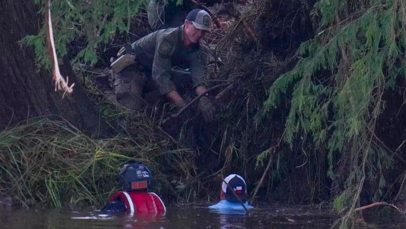 Fallecidos por inundaciones en Texas sobrepasan los 100