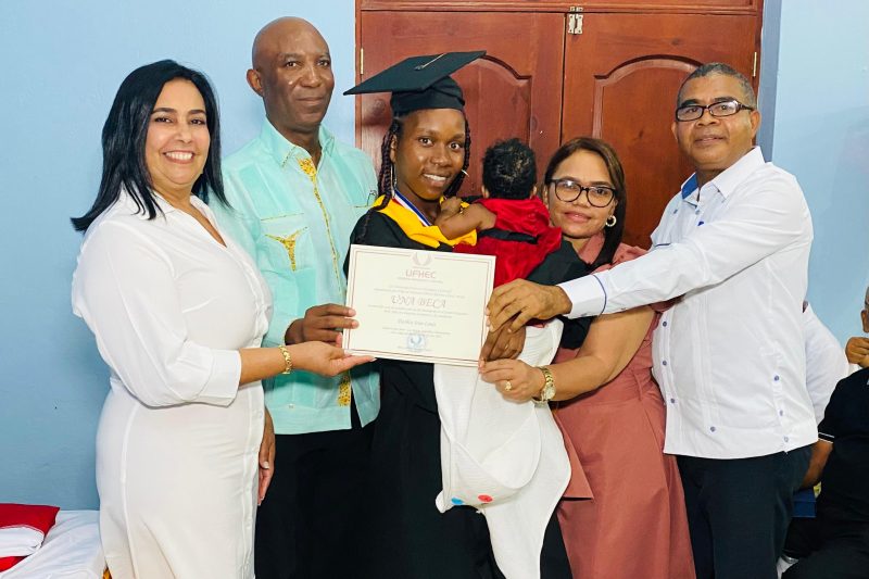 UFHEC fortalece su compromiso social con becas a estudiantes meritorios en San Juan