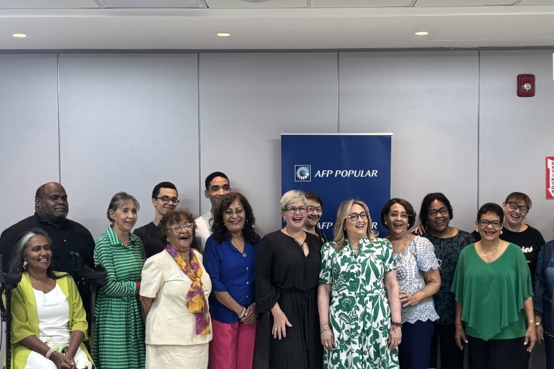 Fundación manos arrugadas y AFP Popular capacitan a adultos mayores en tecnología digital