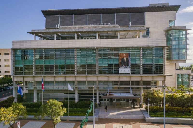 MP pide hasta 10 años de cárcel para red que borró antecedentes a sicarios y narcos