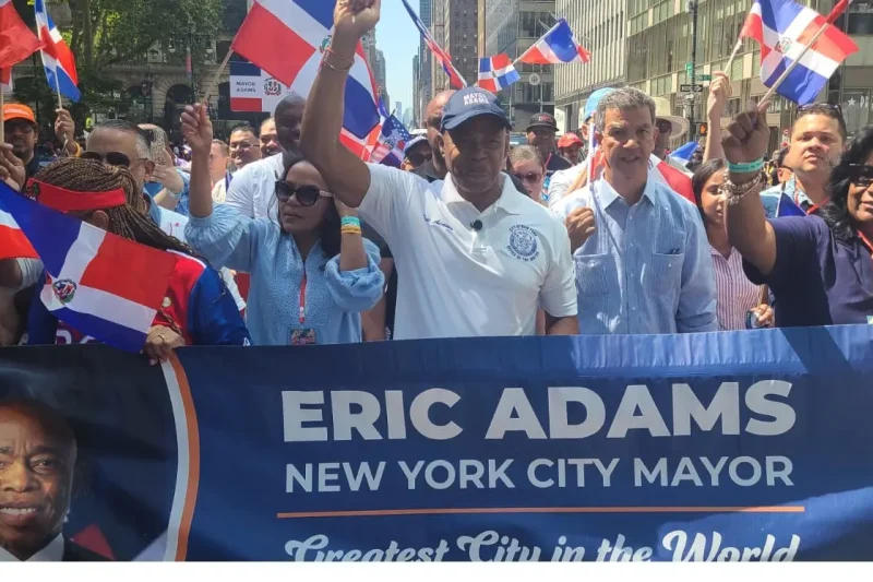 Cientos de miles asisten al Desfile Nacional Dominicano en NYC; Alcalde Adams lo trasladará a la 5ta Avenida