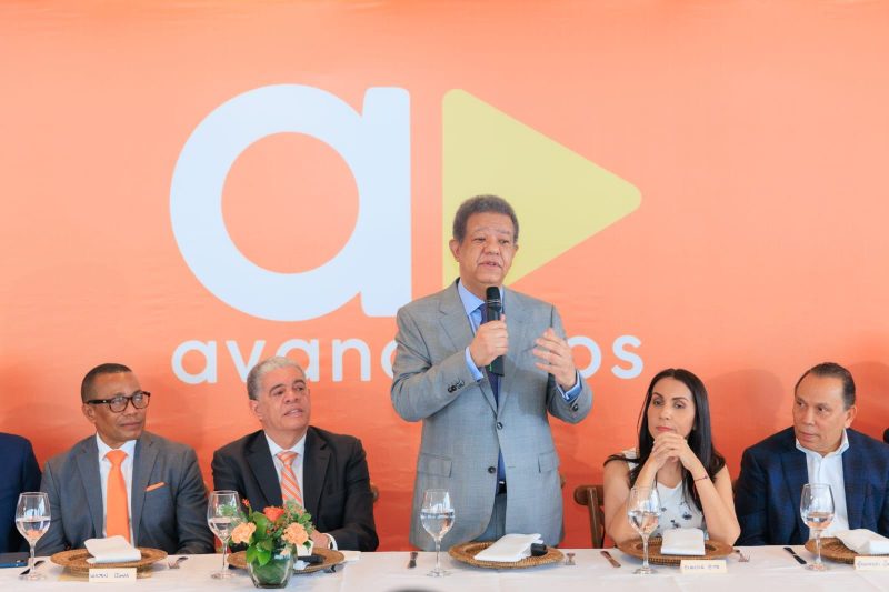 Leonel Fernández y Amarante Baret critican gestión del PRM durante encuentro de AVANCEMOS