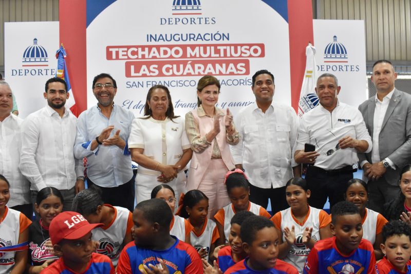 Raquel Peña y Kelvin Cruz entregan Techado Multiusos en Las Guáranas, provincia Duarte