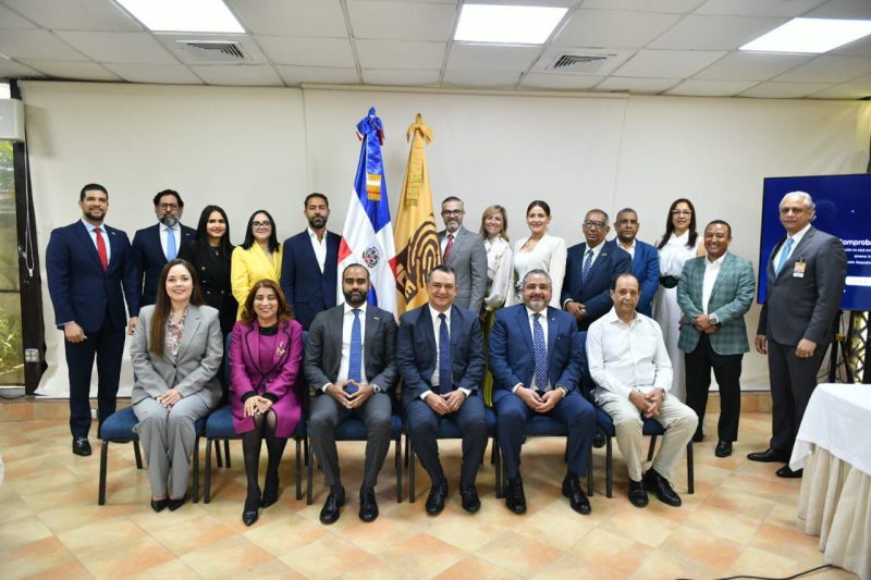 JCE presenta nueva cédula de identidad y electoral a entidades