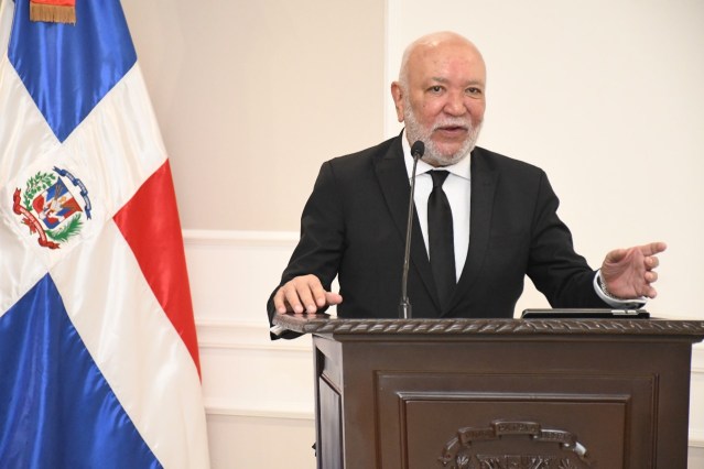 El Senado de la República reconoce a Jochy Santos Ensegundos República Dominicana