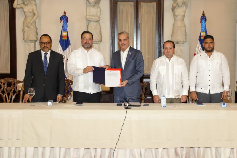 Gobierno titulará millones de metros cuadrados de Los Haitises y Loma Novillero