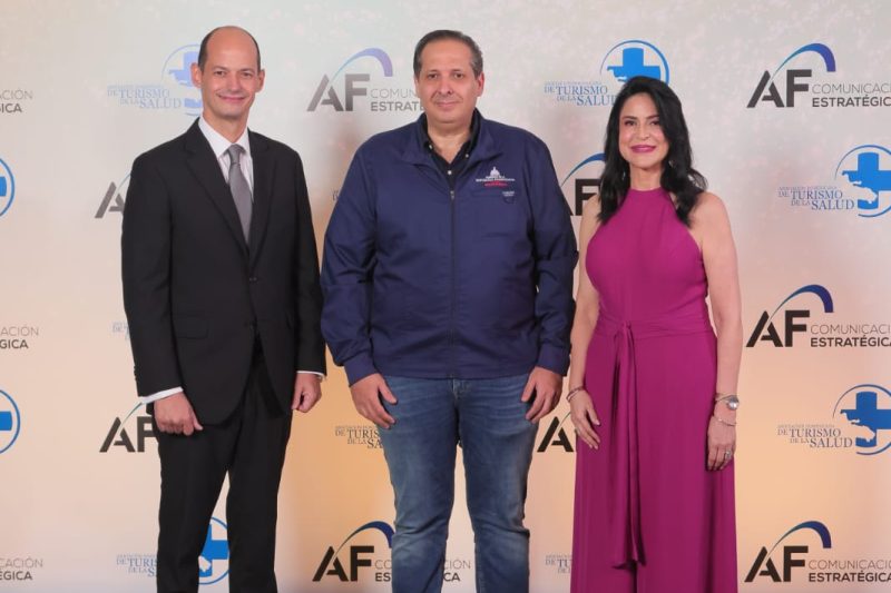 Autoridades y líderes del sector dan apertura al cóctel inaugural del 7mo. Congreso Internacional de Turismo de Salud