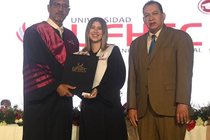 UFHEC promueve la innovación académica y rinde homenaje al Dr. Julio Hazim