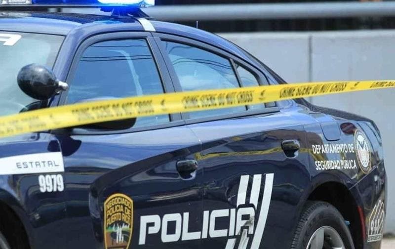 Encuentran a tres hombres asesinados frente a iglesia en Puerto Rico