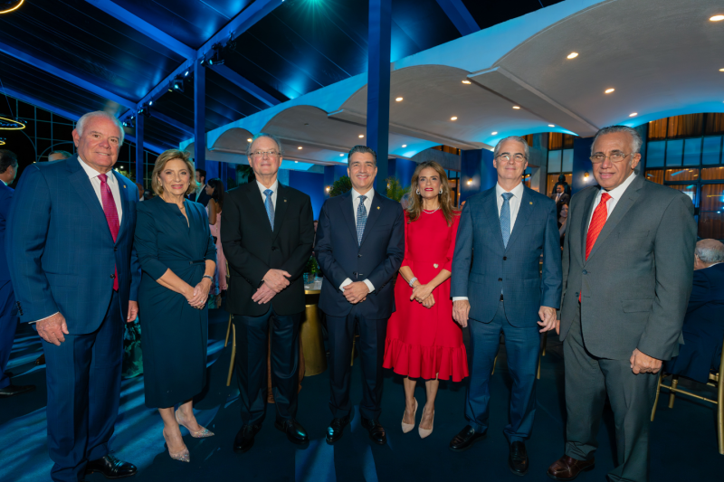 Caña Brava! Banco Popular agradece con un cóctel y concierto de “Molina y sus amigos” la lealtad de clientes corporativos durante el año