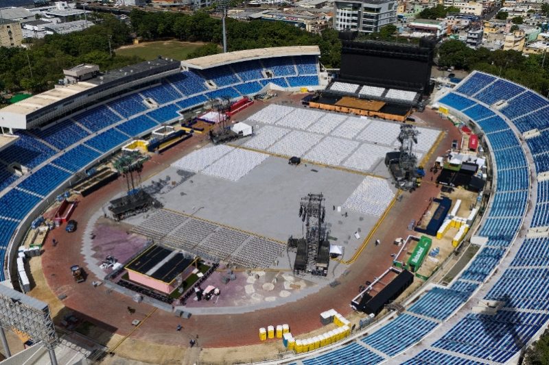 PN refuerza seguridad en alrededores del Estadio Olímpico durante concierto de Bad Bunny
