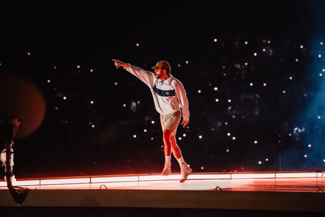 Bad Bunny enciende el Olímpico con «Debí tirar más fotos» Ensegundos República Dominicana