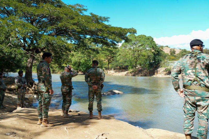 Comandante del Ejército supervisa puntos fronterizos en Independencia y Elías Piña