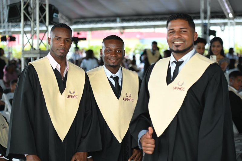 UFHEC inviste 826 graduados y abre doctorado en Educación 