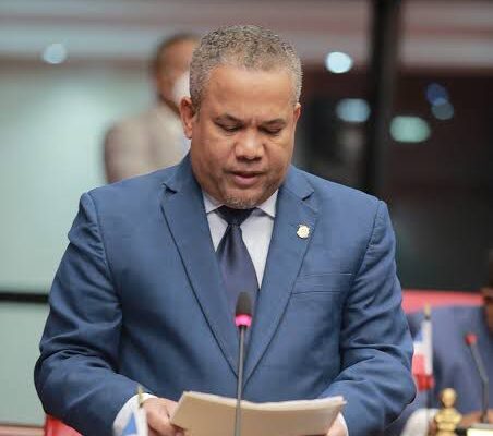 Sondeo da ventaja de 29 puntos a Héctor Acosta