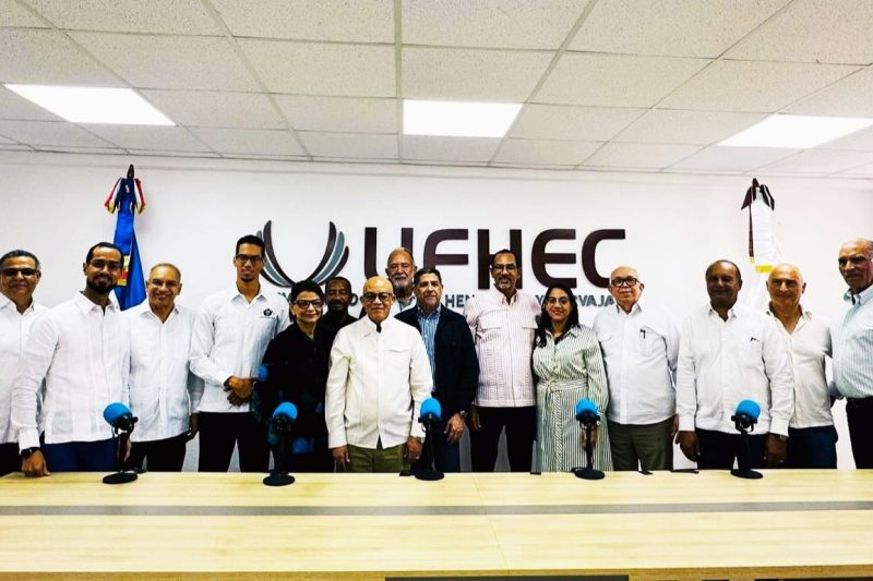 Ministro de Agricultura resalta trabajo de la UFHEC en la producción de uvas de mesa