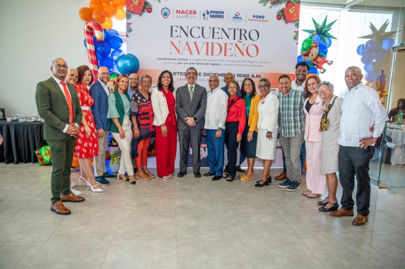 Vicedecana de Economía de la UASD celebra almuerzo navideño