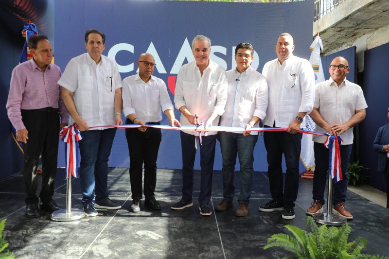 Abinader entrega saneamiento de la cañada de Los Peralejos en SDO