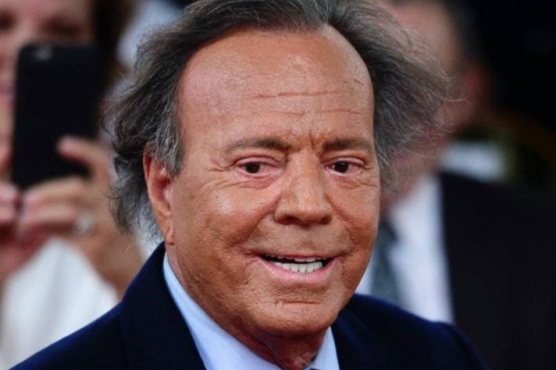 Julio Iglesias es acusado de acoso sexual contra empleadas Ensegundos República Dominicana
