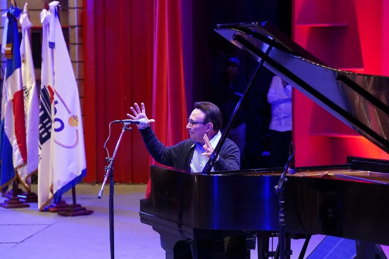 Pianista Michel Camilo imparte clase magistral dentro del Berklee Santo Domingo 2026