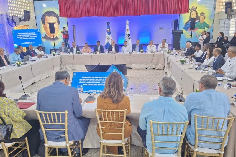 Más de 30 mil estudiantes beneficiados con mejoras escolares en Santiago