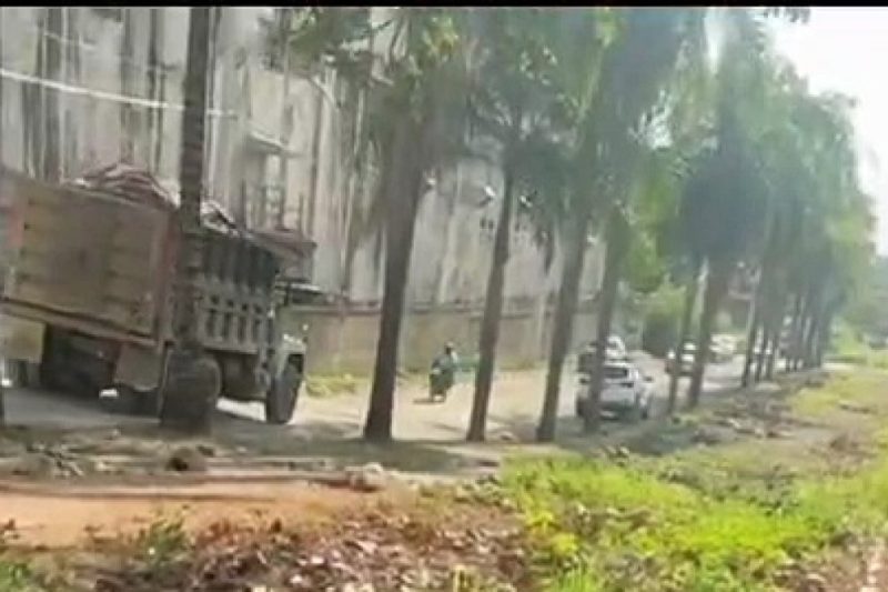 Habitantes protestan por calles en mal estado tras construcción del Metro