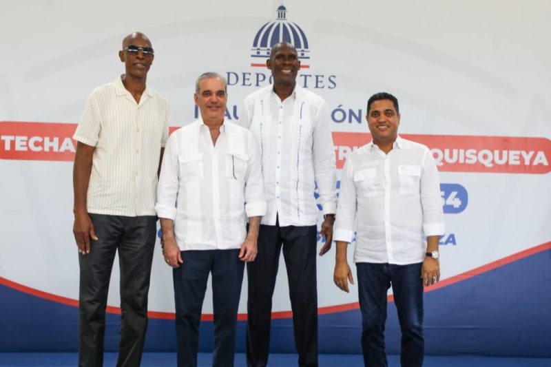 entrega del moderno techado multiuso en La Romana