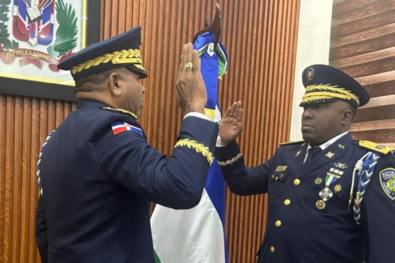 Posesionan a Frank de los Santos Encarnación como nuevo director de la Dirección Regional Sureste PN