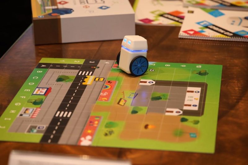 Lanzan programa de robótica educativa para preparar estudiantes para empleos del 2030