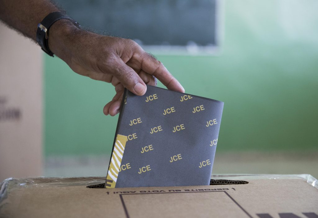 Dominicanos pierden cariño al voto: abstención va en aumento y se acerca al 50%