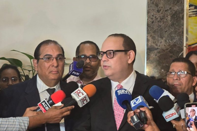 CARD prohíbe ejercicio por un año a tres de sus miembros