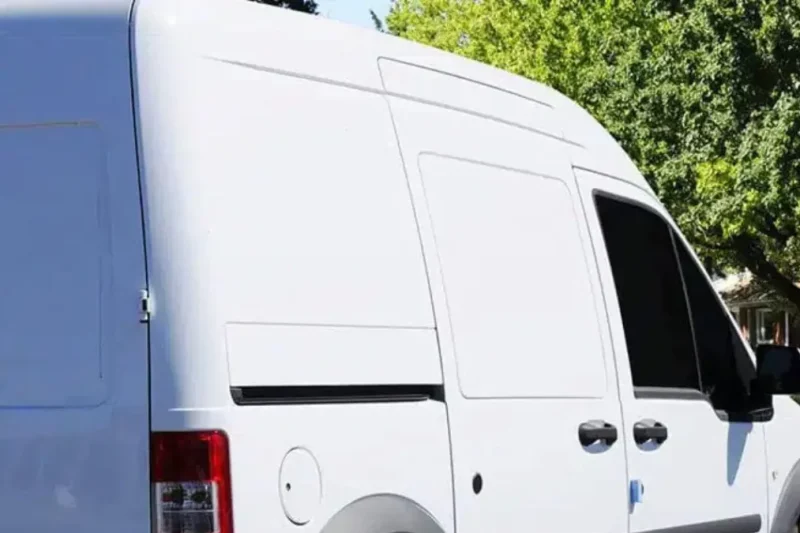 Niño de nueve años tenía más de un año encerrado en una furgoneta