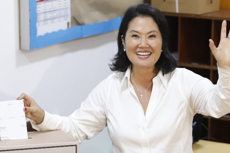 Keiko Fujimori va delante sondeos “boca urna” Perú