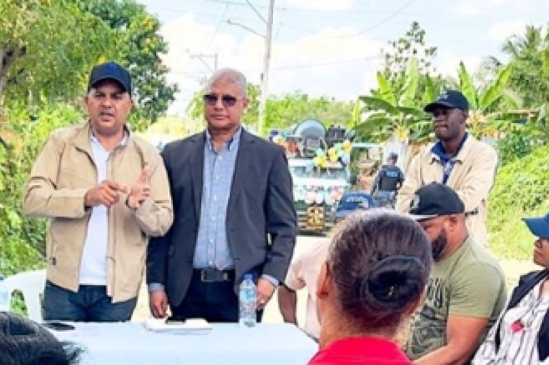 Fiscalía SDO imparte charla de seguridad en La Guáyiga