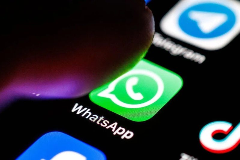 Bruselas pide a Meta eliminar cobro a competidores de IA en WhatsApp