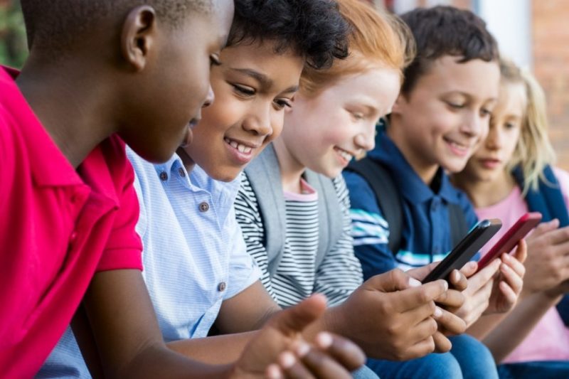 Neuróloga alerta daño pantallas cerebro niños