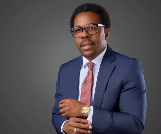 Comunicador inicia proceso de recolección de firmas