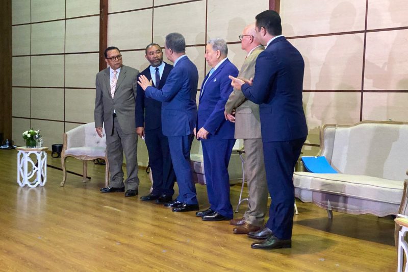 Francisco Luciano pone en circulación su nuevo libro «Nunca Dejes de Aprender la Letra»