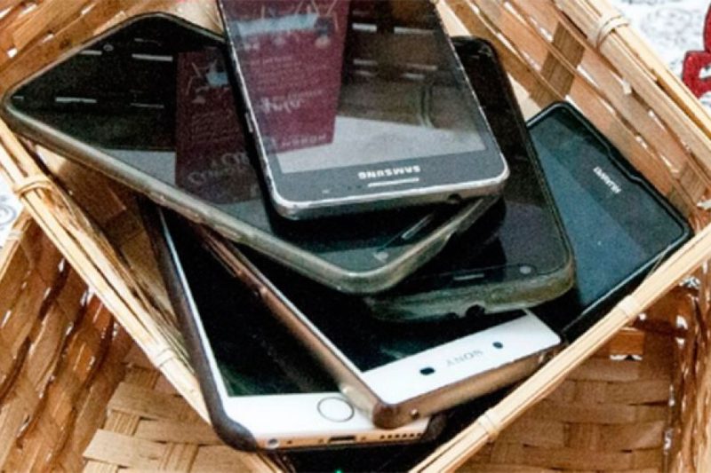 docentes, directores, estudiantes, madres y padres respaldan regulación del uso de celulares