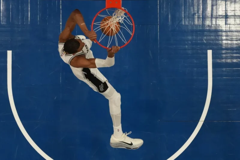 Wembanyama le regala a los Spurs otra joya en la victoria por 115-108 sobre Minnesota