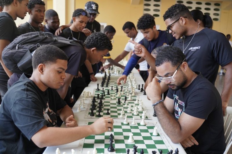 Gobierno lanza programa Escuela Abierta y Activa en 208 centros educativos
